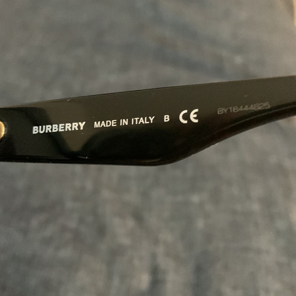 Burberry Sunnies - Picture 4 of 7